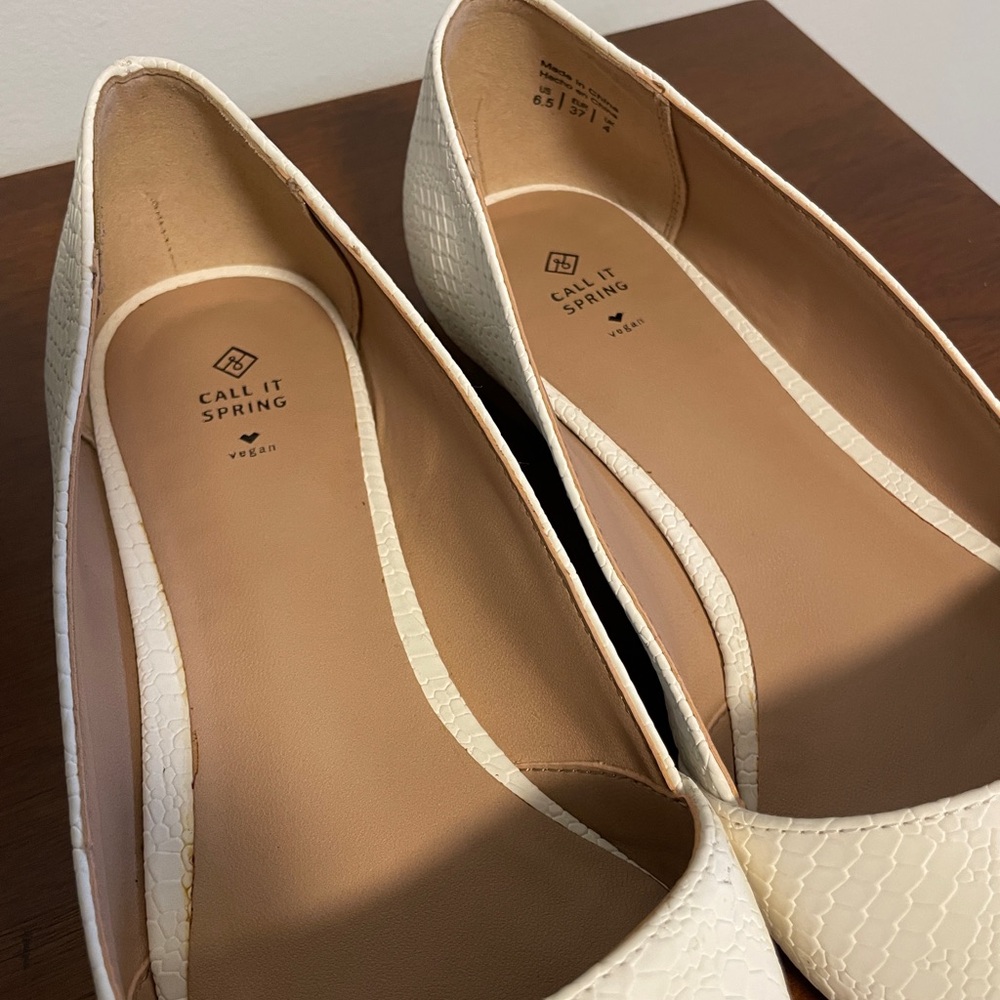 NWOT Textured Flats - Picture 4 of 7